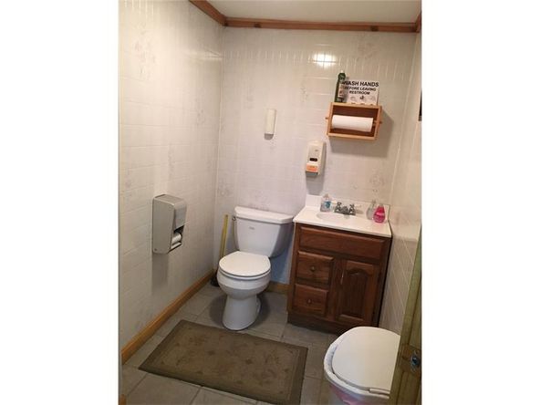 23 Spring St, Dexter, ME 04930